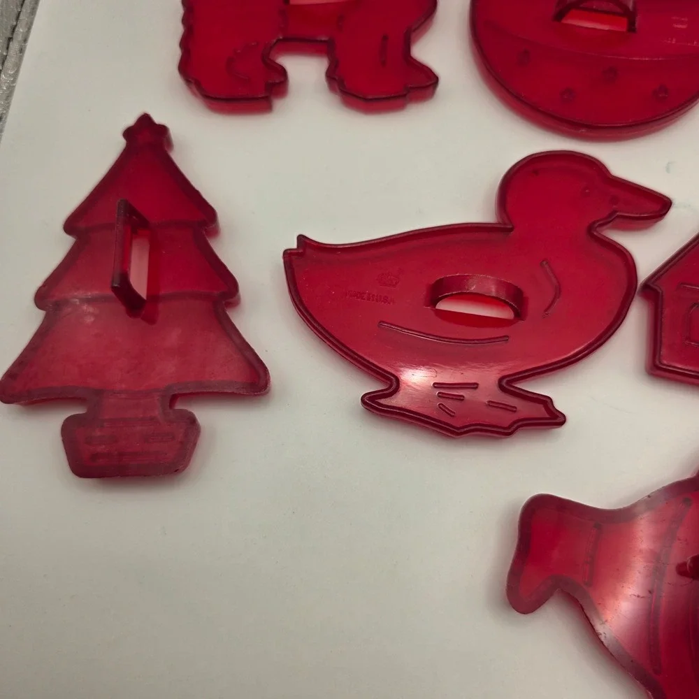 Vintage Red Plastic Cookie Cutters Set of 8 Christmas Holiday‎ Animals